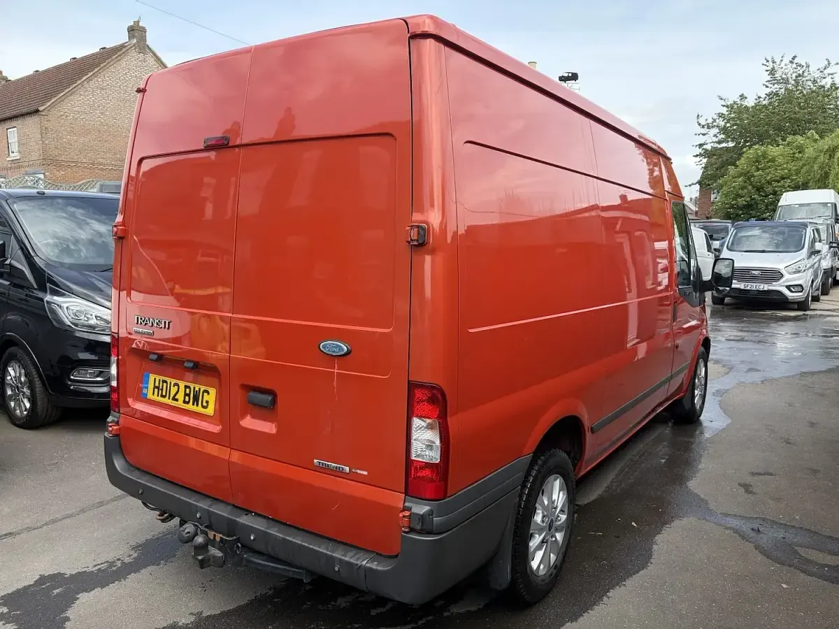 Used Ford Transit Trend 125 HP (91 kW) 2012 Red Hatchback