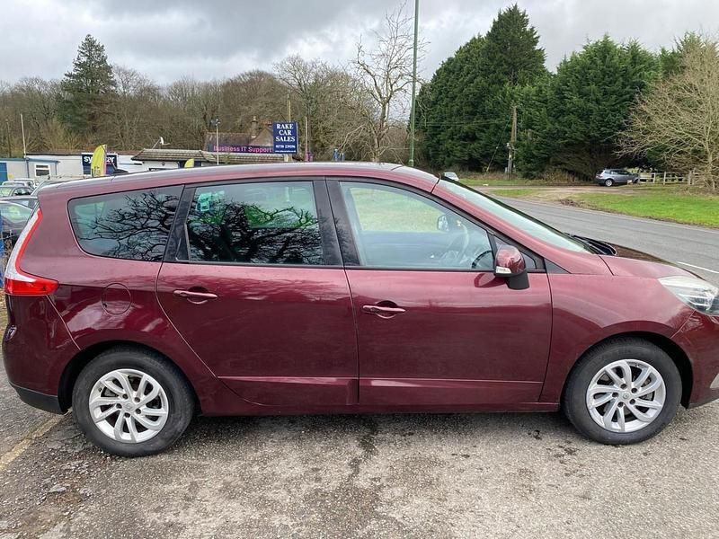 Used Renault Grand Scénic III Dynamique 110 HP (80 kW) 2014 Red MPV