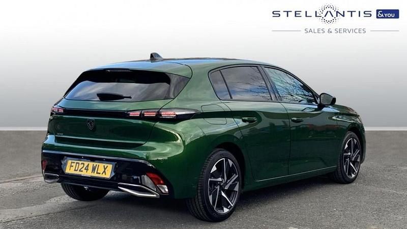 Used Peugeot 308 Allure 129 HP (94 kW) 2024 Green Hatchback