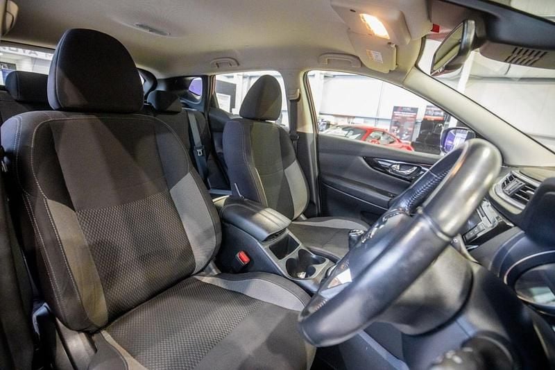 Used Nissan Qashqai Acenta Premium 115 HP (84 kW) 2018 Red SUV