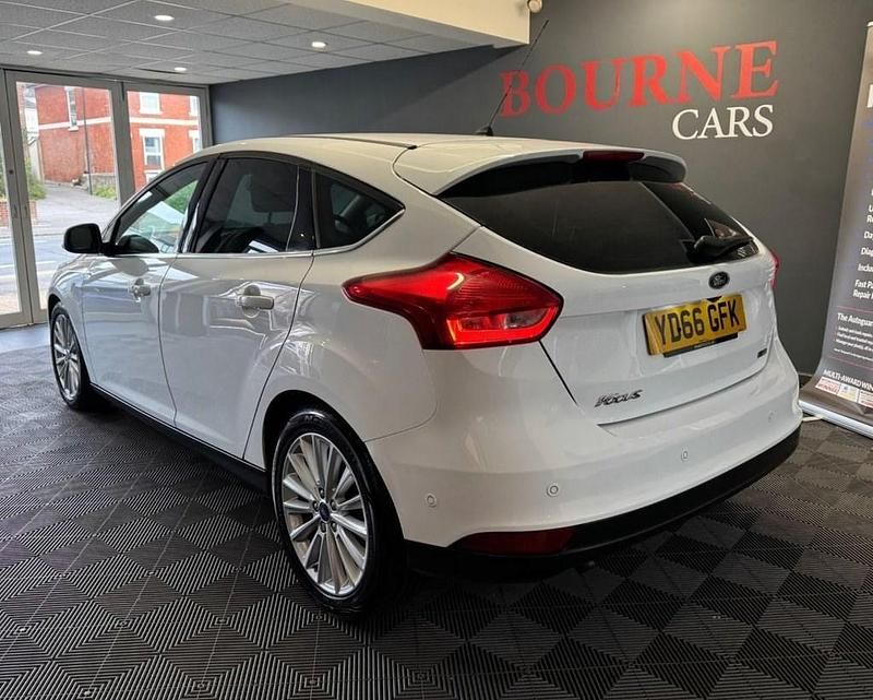 Used Ford Focus Titanium X 125 HP (91 kW) 2016 White Hatchback