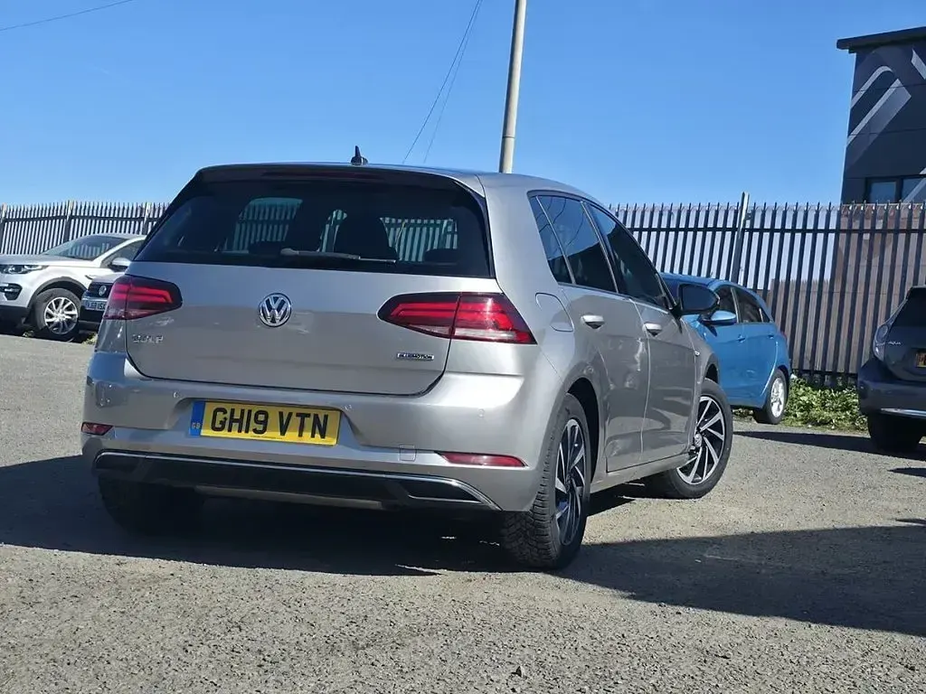 Used VW Golf VII Match 130 HP (95 kW) 2019 Silver Hatchback