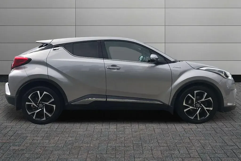 Second-hand Toyota C-HR Design 122 CP (89 kW) 2019 Argintiu SUV