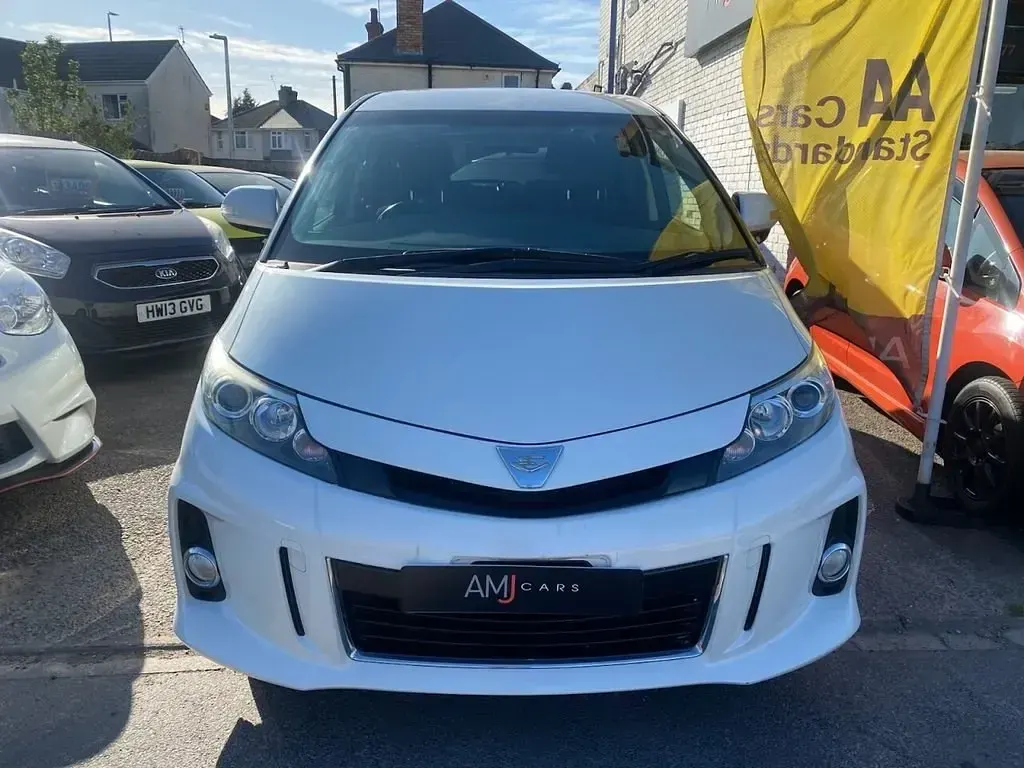 Usado Toyota Estima 2012 Blanco Monovolumen