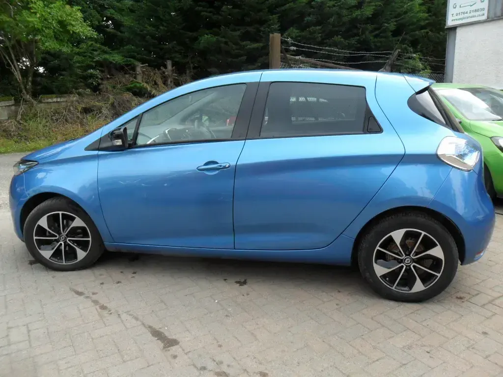 Used Renault Zoe Dynamique 67 kW (92 HP) 2017 Blue Hatchback
