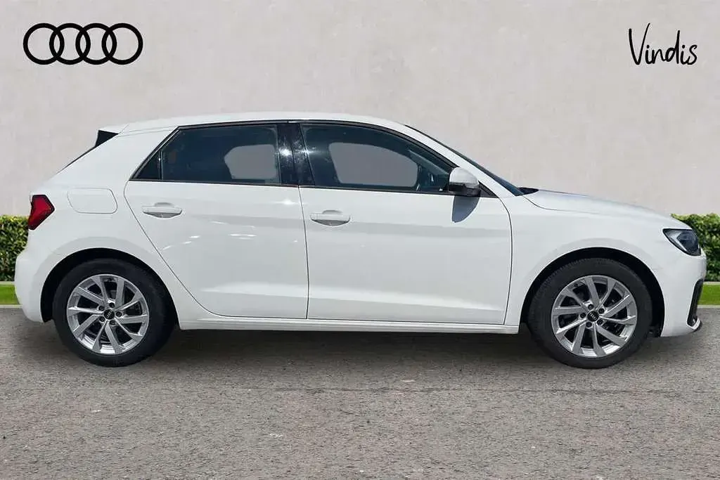 Used Audi A1 Sport 94 HP (69 kW) 2022 White SUV