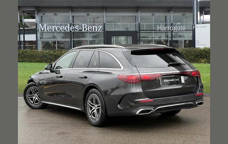 Begagnad Mercedes E220 AMG line 194 HK (142 kW) 2024 Grå Kombi