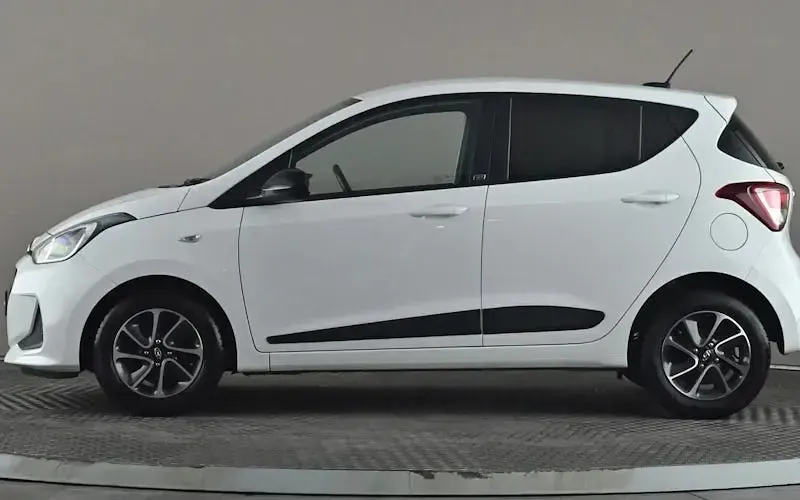 Used Hyundai i10 GO! 67 HP (49 kW) 2018 White Hatchback