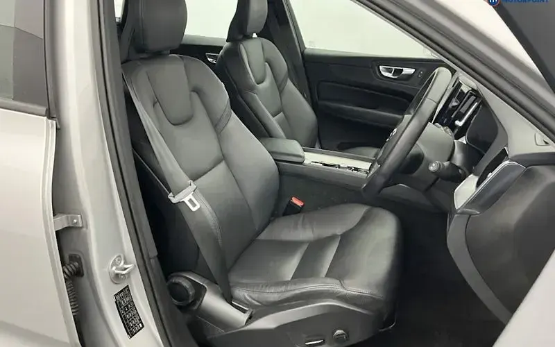 Used Volvo XC60 Core 250 HP (183 kW) 2022 Silver SUV