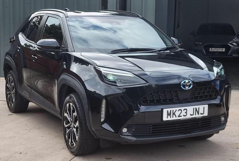 Black Used 2023 Toyota Yaris Hybrid Design Hatchback | £10,995 (Good price) - Image 1/4