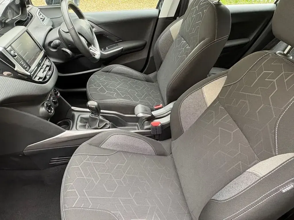 Used Peugeot 2008 Active 82 HP (60 kW) 2018 Grey SUV