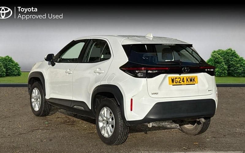 Used Toyota Yaris Hybrid 116 HP (85 kW) 2024 Pure white Estate