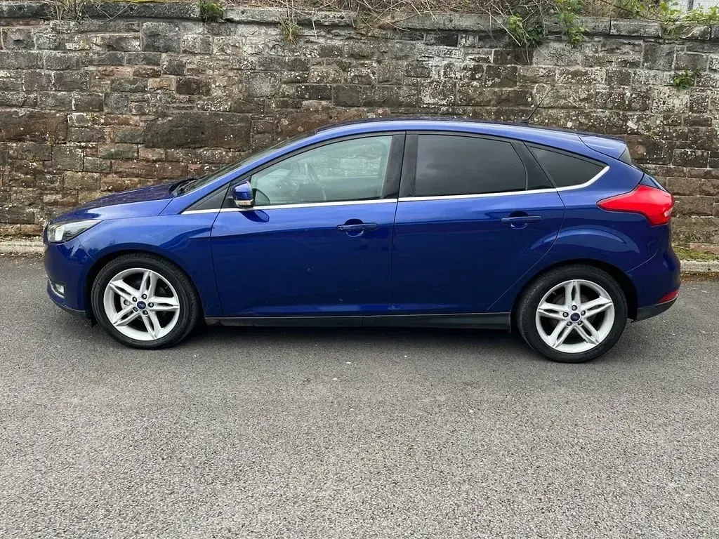 Used Ford Focus Titanium 120 HP (88 kW) 2017 Blue Hatchback