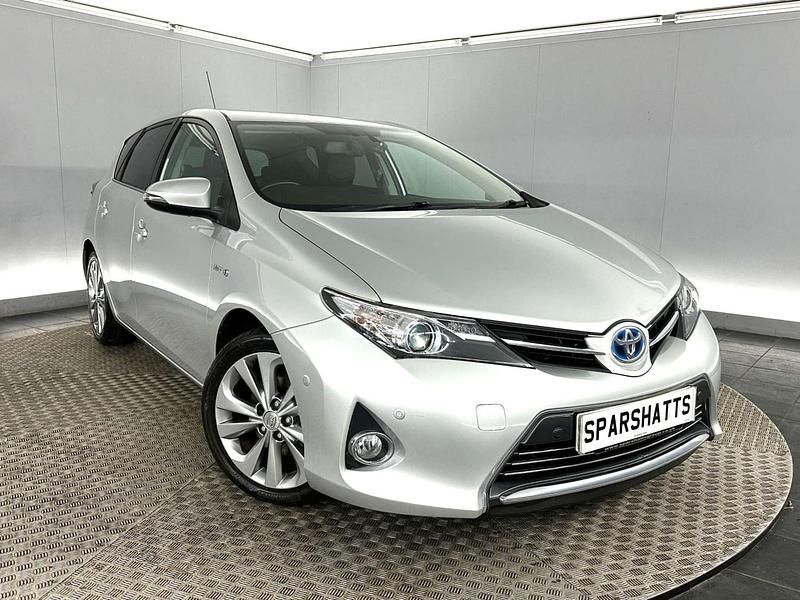 Used Toyota Auris Hybrid 136 HP (100 kW) 2013 Silver Hatchback