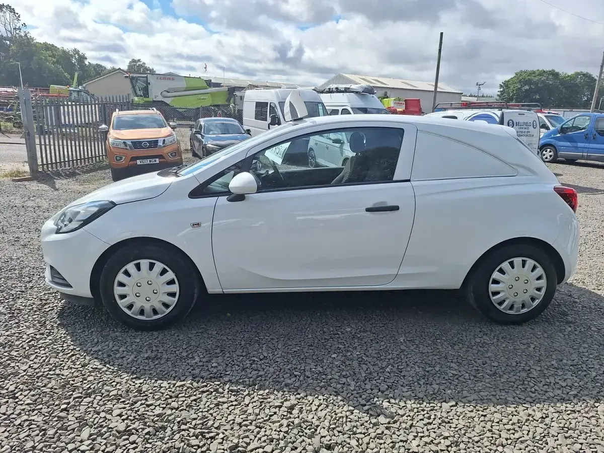 Used Vauxhall Corsa 2018 White Hatchback