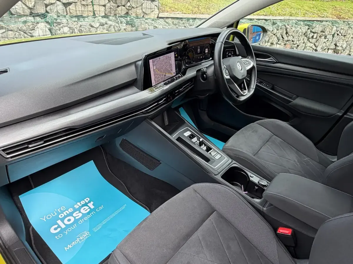 Second-hand VW Golf VIII Style 2020 Verde Hatchback