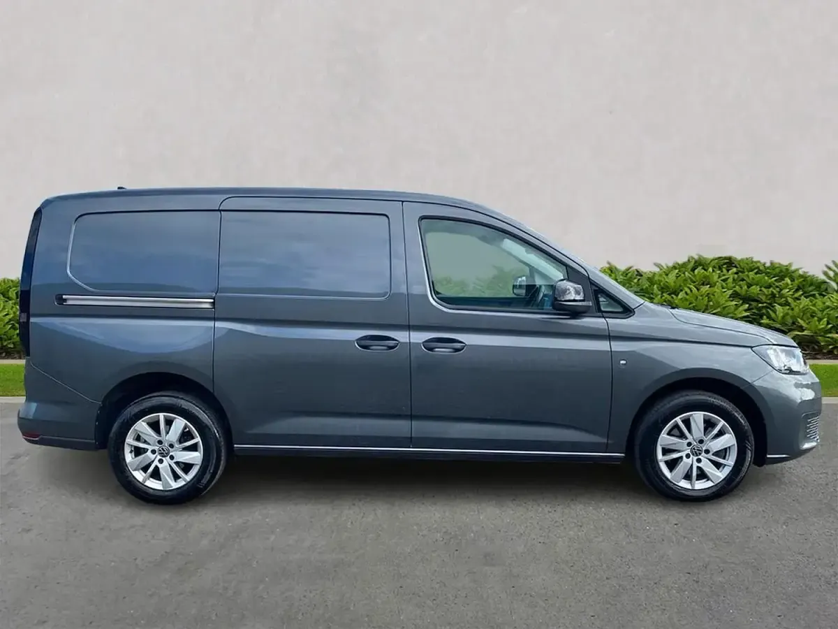 Usado VW Caddy Pro 102 HP (75 kW) 2025 Cinzento Monovolume