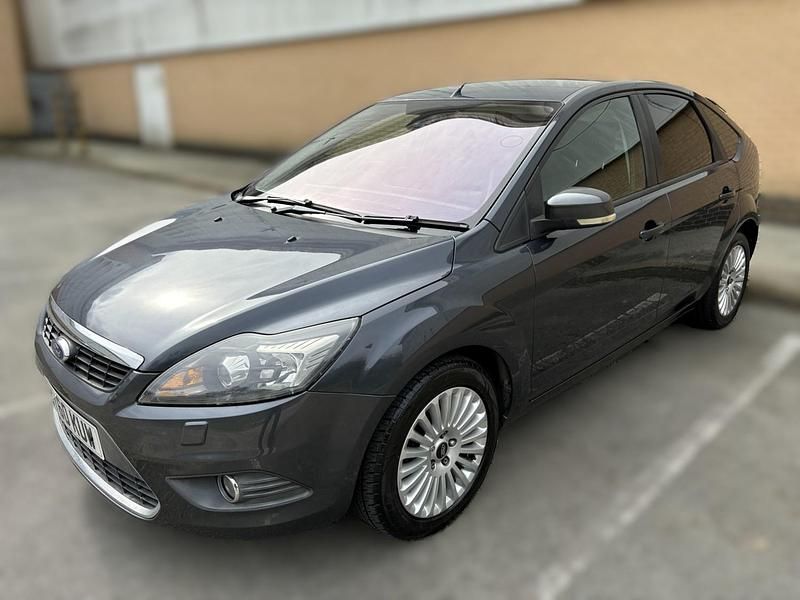 Used Ford Focus Titanium 99 HP (72 kW) 2010 Grey Hatchback