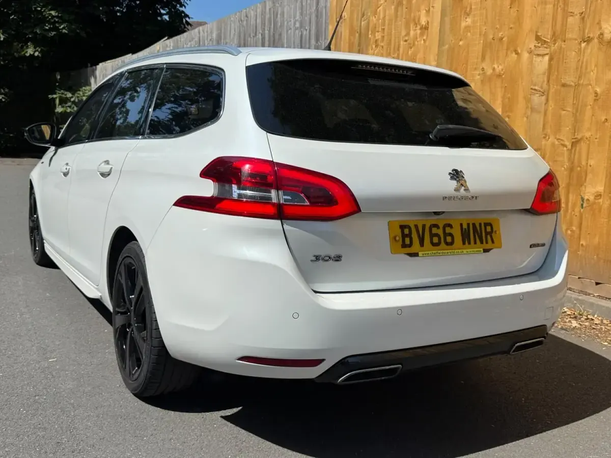 Used Peugeot 308 GT-line 150 HP (110 kW) 2016 White Estate