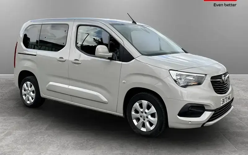 Second-hand Vauxhall Combo 131 CP (96 kW) 2020 Monovolum
