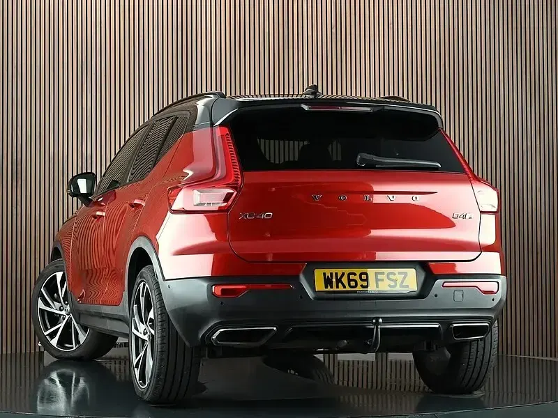 Used Volvo XC40 R-Design Pro 190 HP (139 kW) 2019 Red SUV