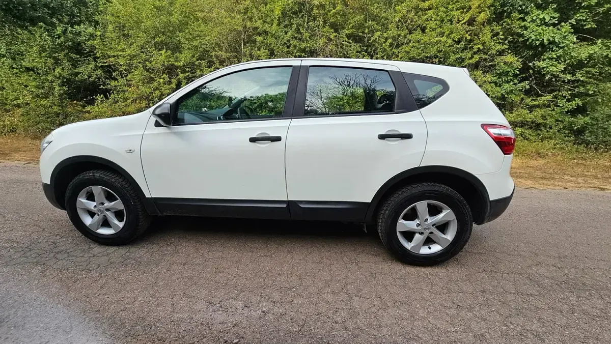 Used Nissan Qashqai Visia 2013 White SUV