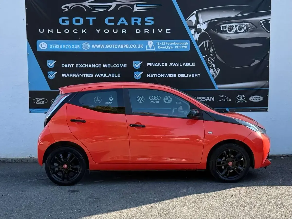 Used Toyota Aygo X-cite 68 HP (50 kW) 2014 Orange Hatchback
