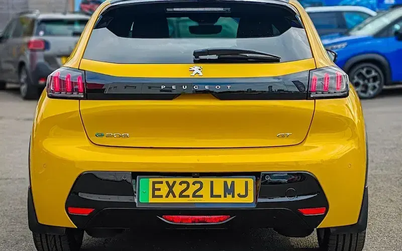 Used Peugeot e-208 Premium 100 kW (136 HP) 2022 Yellow Hatchback