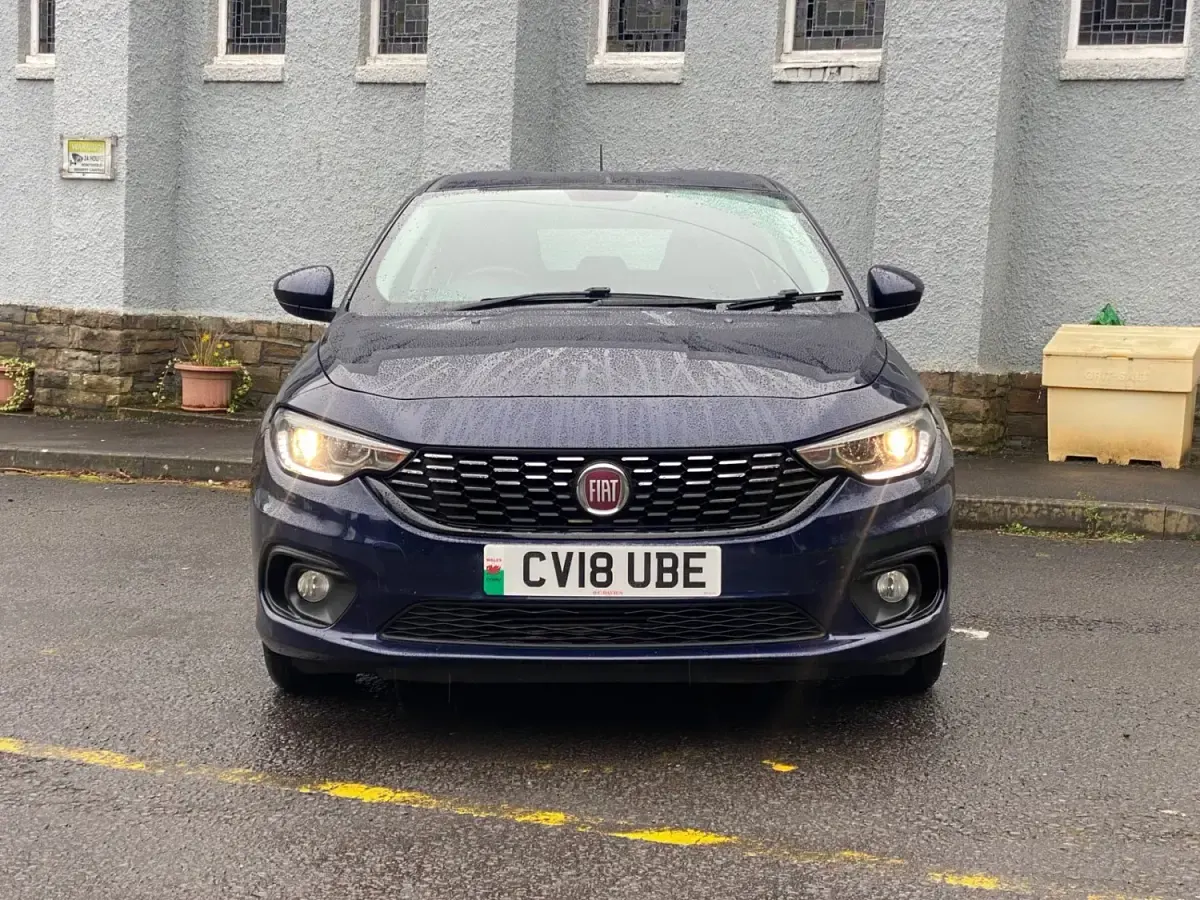 Begagnad Fiat Tipo Easy Plus 120 HK (88 kW) 2018 Blå Halvkombi