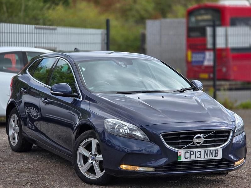 Blue Used 2013 Volvo V40 SE Estate | £3,495 (Fair price) - Image 1/4
