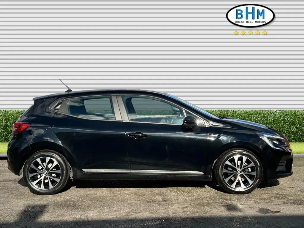 Used Renault Clio V Evolution 145 HP (106 kW) 2023 Diamond black . Hatchback