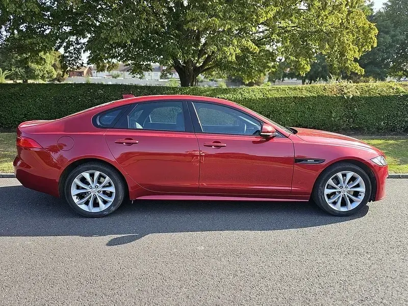 Used Jaguar XF R-Sport 180 HP (132 kW) 2017 Red Sedan