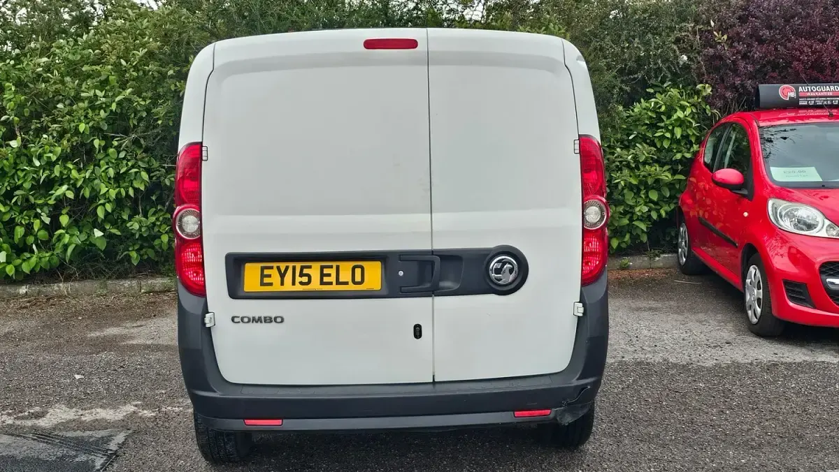 Used Vauxhall Combo 2015 White MPV
