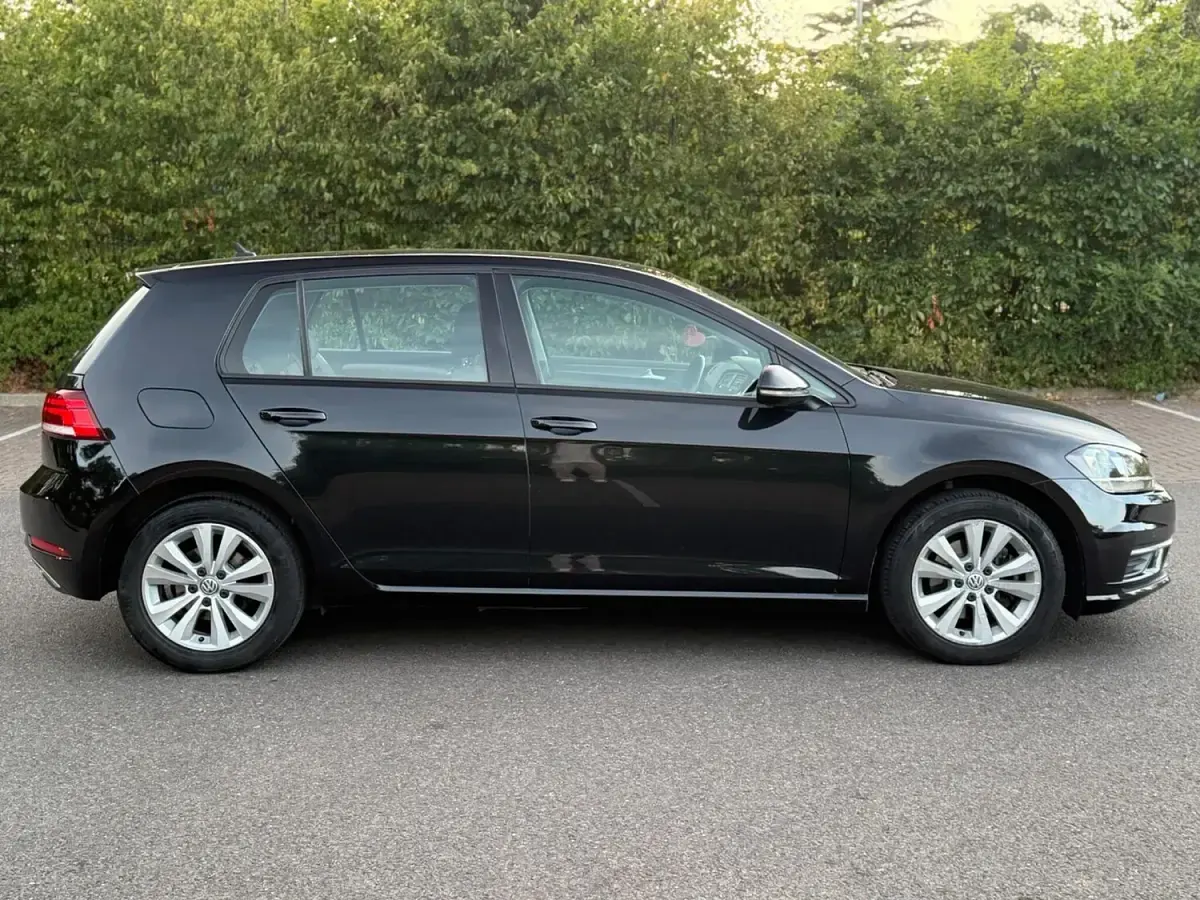 Used VW Golf VII SE 125 HP (91 kW) 2017 Black Hatchback