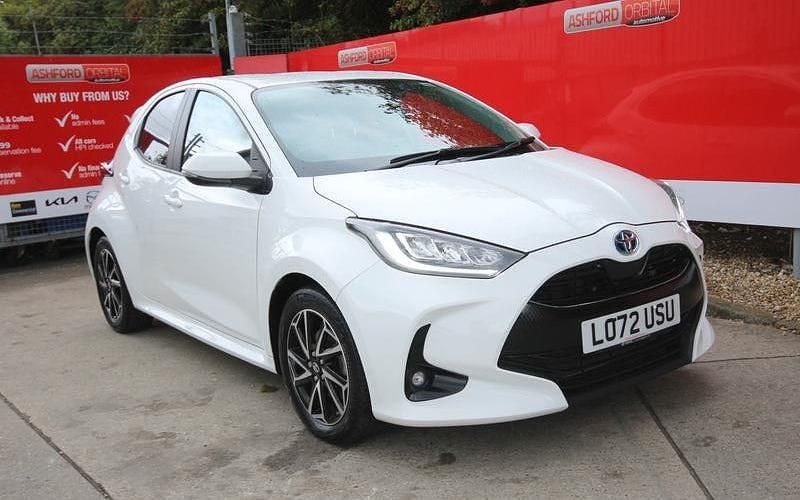 Used 2025 Toyota Yaris Hybrid Design Hatchback | £15,795 (Super price) - Image 1/3