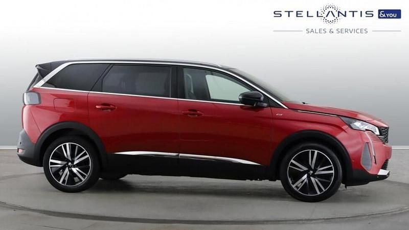 Used Peugeot 5008 Premium 129 HP (94 kW) 2022 Red SUV