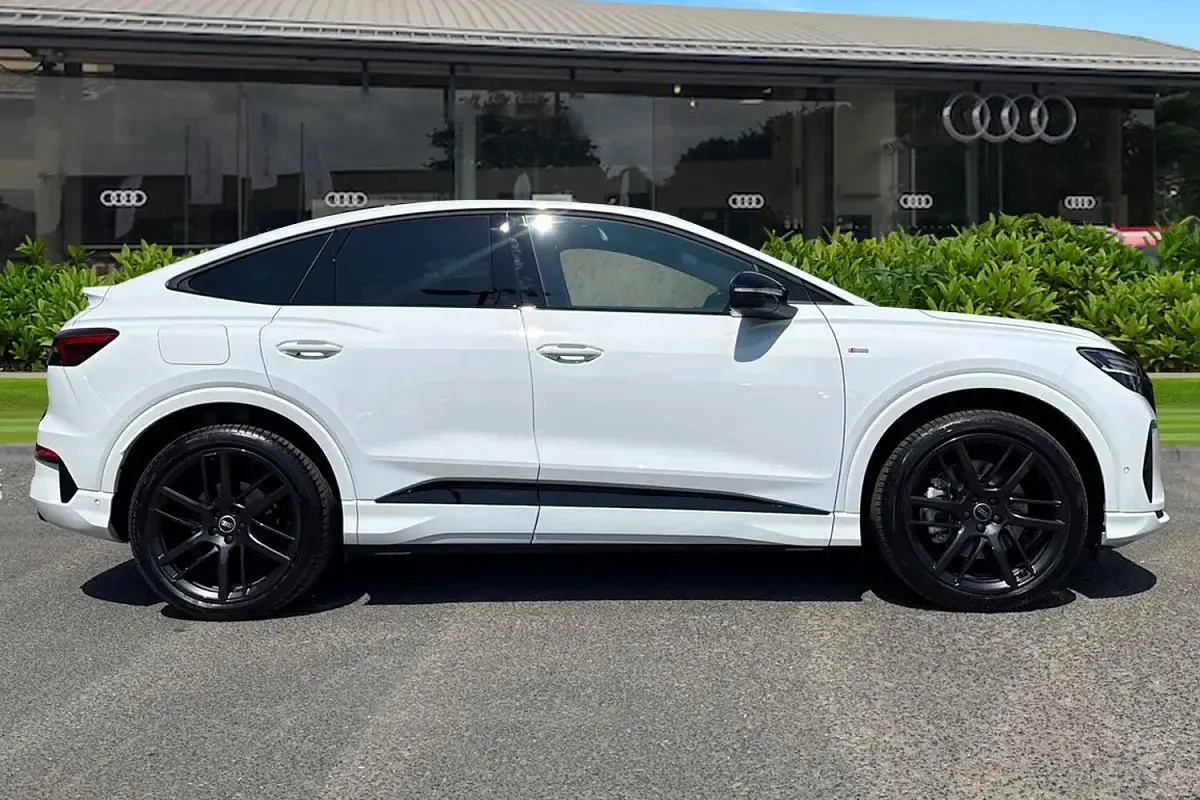 New Audi Q4 Sportback e-tron Performance 82 kW (112 HP) 2026 White SUV