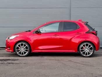 Used Toyota Yaris Hybrid Sport 116 HP (85 kW) 2023 Red Hatchback