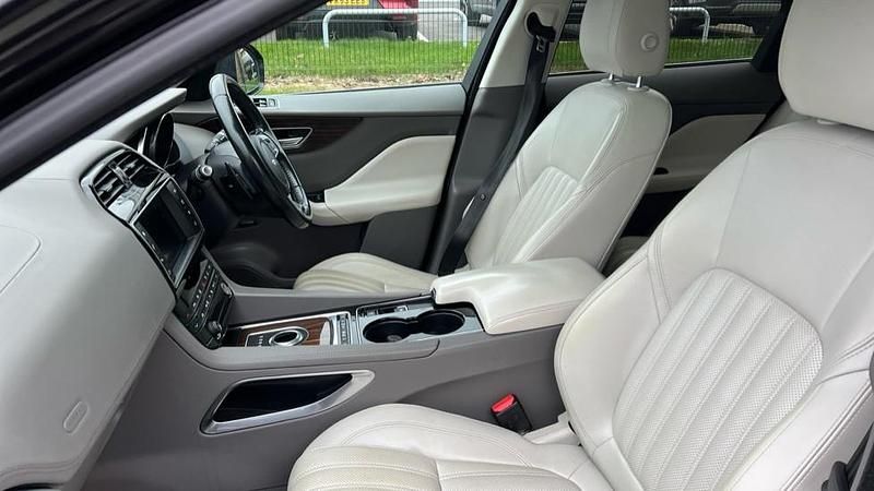 Used Jaguar F-Pace Portfolio 180 HP (132 kW) 2016 Santorini black  metallic SUV