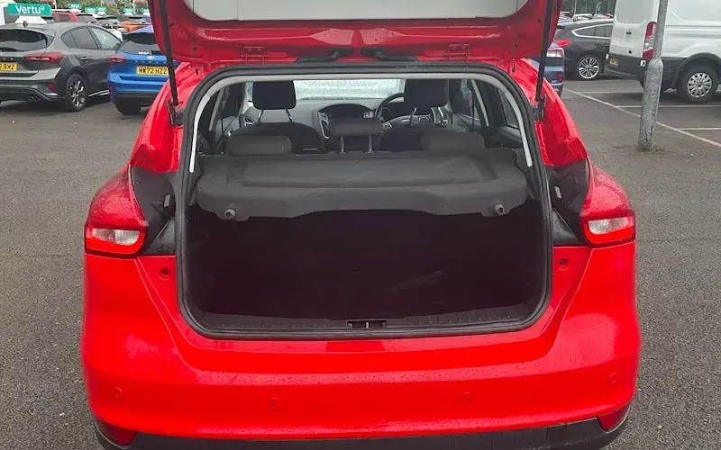 Used Ford Focus Titanium 150 HP (110 kW) 2017 Red Hatchback