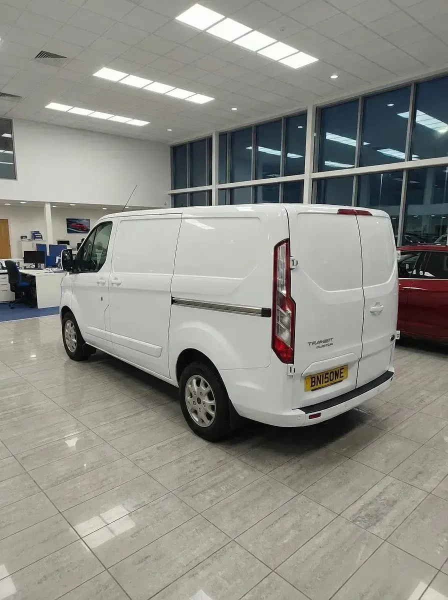 Begagnad Ford Transit Custom Limited 125 HK (91 kW) 2015 Vit Van