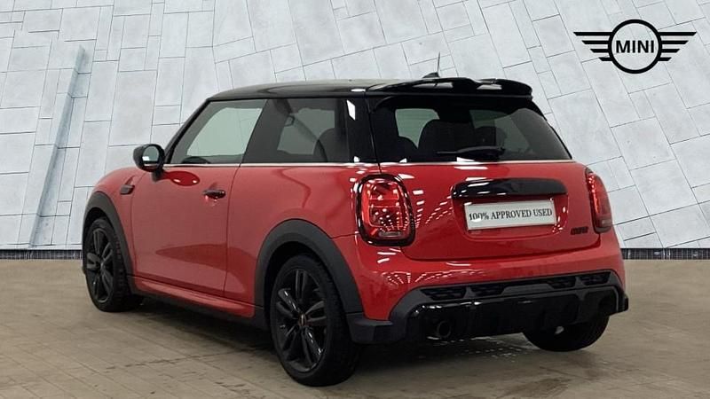 Usado Mini Cooper Hatch 134 CV (98 kW) 2023 Rojo Utilitario