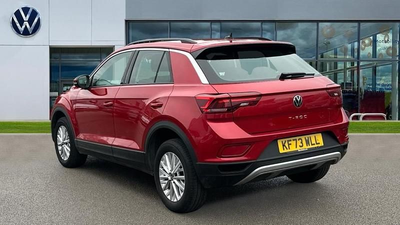 Used VW T-Roc Life 150 HP (110 kW) 2023 Red SUV