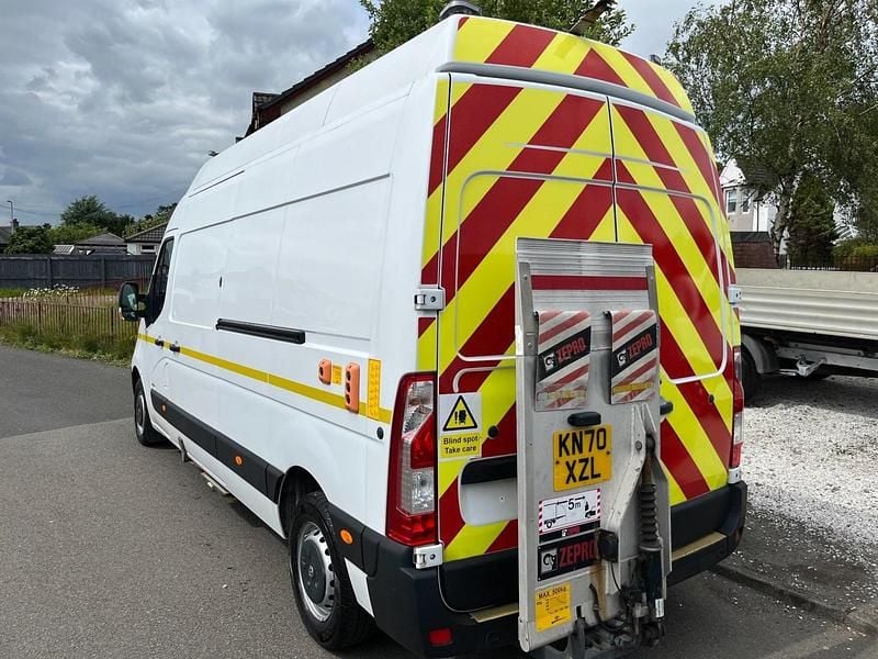 Used Vauxhall Movano Edition 135 HP (99 kW) 2020 White MPV