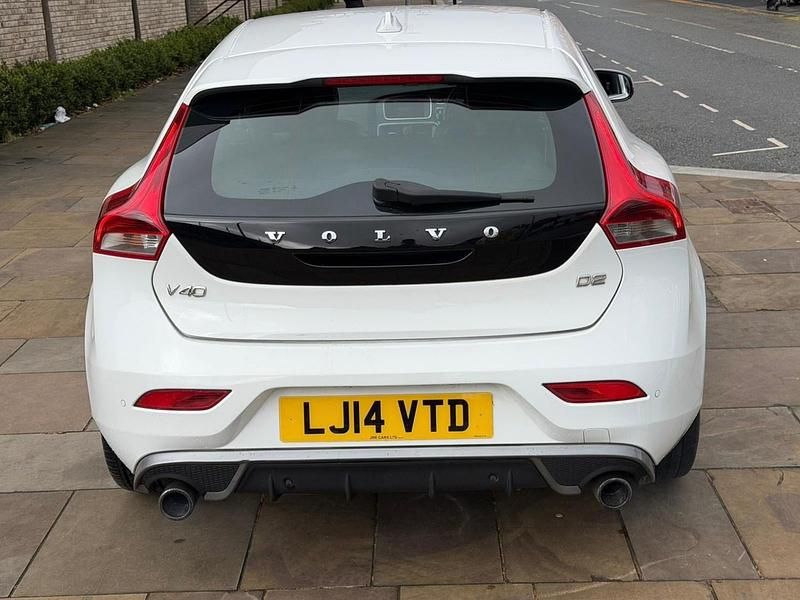 Used Volvo V40 R-Design 115 HP (84 kW) 2014 White Hatchback