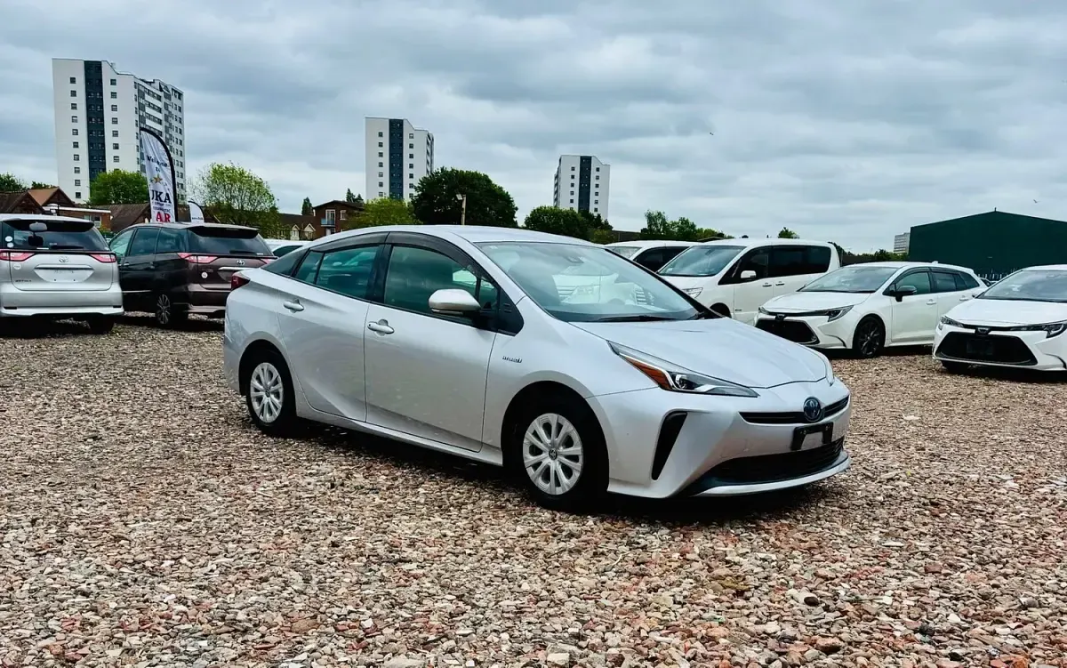 Used Toyota Prius Active 122 HP (89 kW) 2019 Silver Hatchback