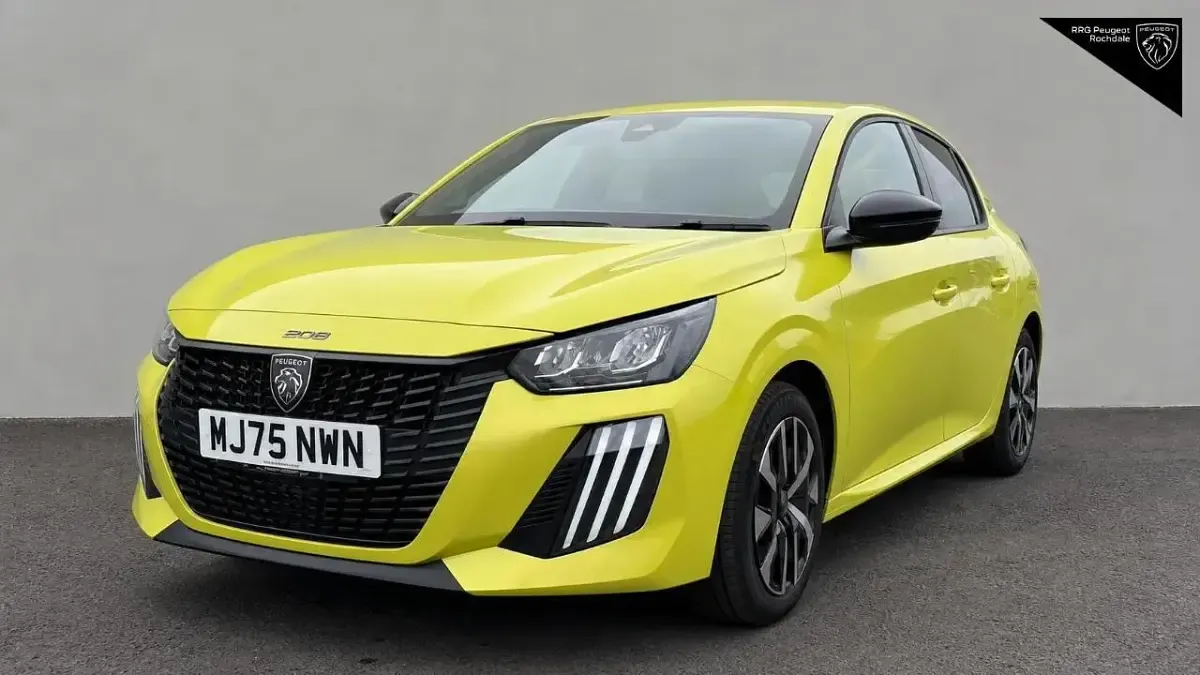 Used Peugeot 208 Style 99 HP (72 kW) 2025 Yellow Hatchback