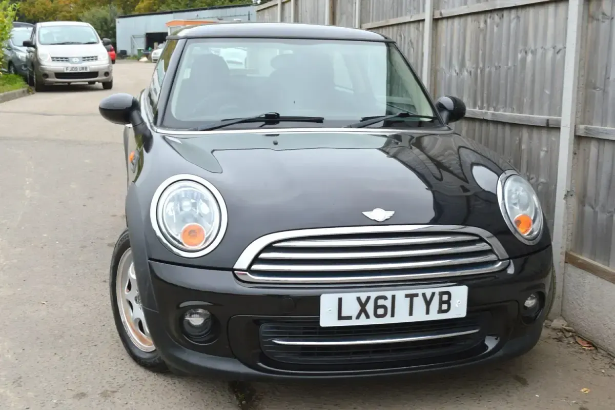 Usado Mini Cooper Hatch 122 HP (89 kW) 2011 Preto Citadino