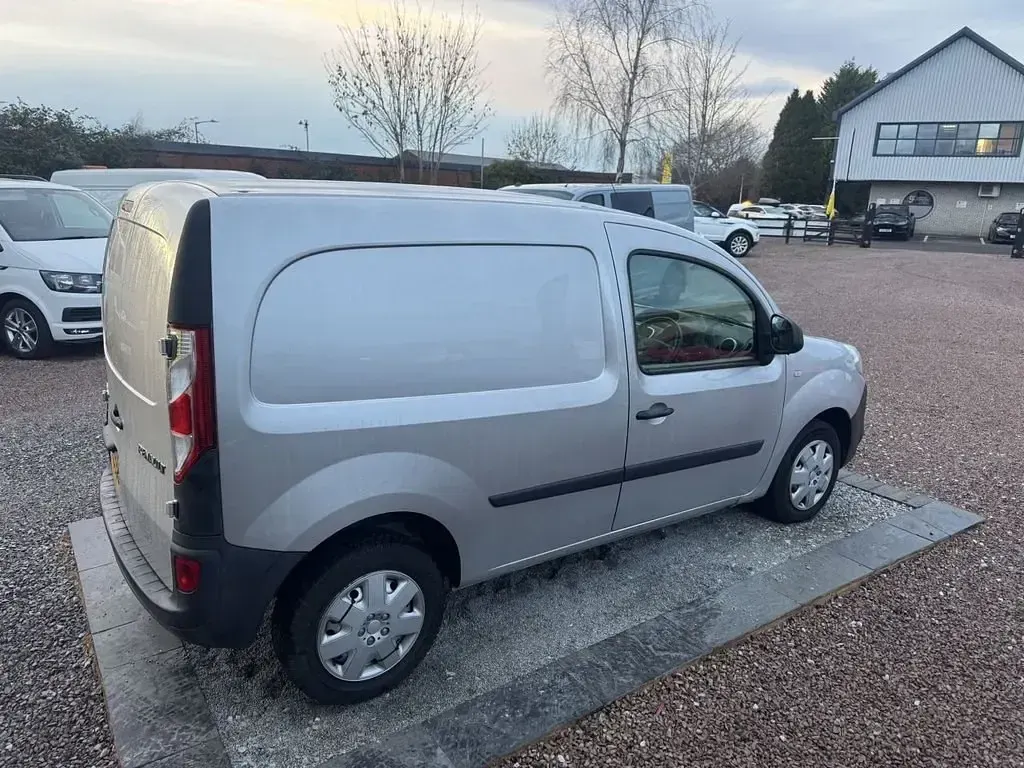 Usado Renault Kangoo Business 75 HP (55 kW) 2019 Cinzento Monovolume