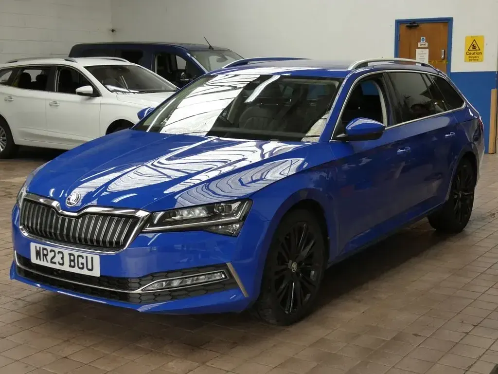 Used Skoda Superb SE L 218 HP (160 kW) 2023 Blue Estate